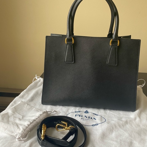 ❗️SOLD❗️Prada Saffiano Lux! New condition! - Picture 7 of 11